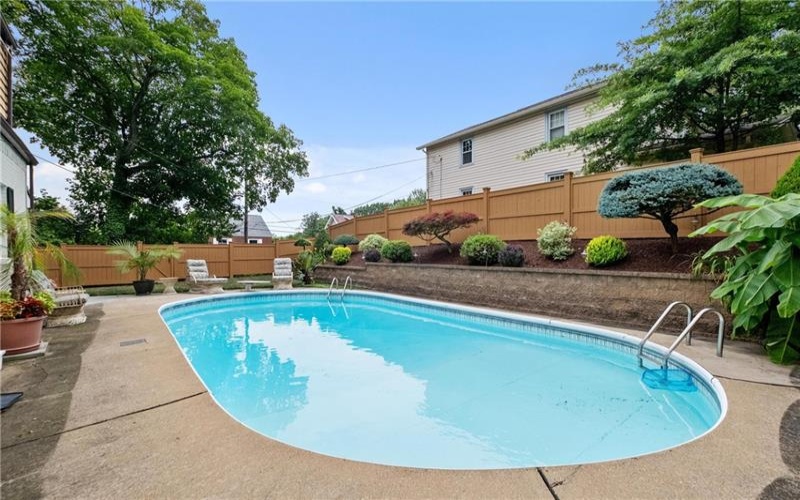 1301 Center Ave, New Kensington, 15068, 3 Bedrooms Bedrooms, 10 Rooms Rooms,3 BathroomsBathrooms,Residential,For Sale,Center Ave,1685221