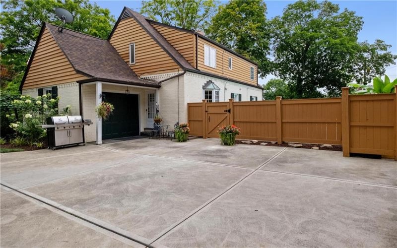 1301 Center Ave, New Kensington, 15068, 3 Bedrooms Bedrooms, 10 Rooms Rooms,3 BathroomsBathrooms,Residential,For Sale,Center Ave,1685221