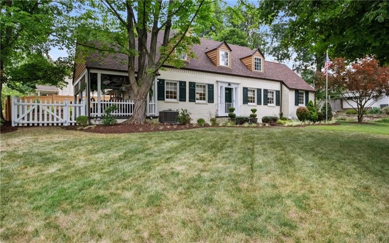 1301 Center Ave, New Kensington, 15068, 3 Bedrooms Bedrooms, 10 Rooms Rooms,3 BathroomsBathrooms,Residential,For Sale,Center Ave,1685221