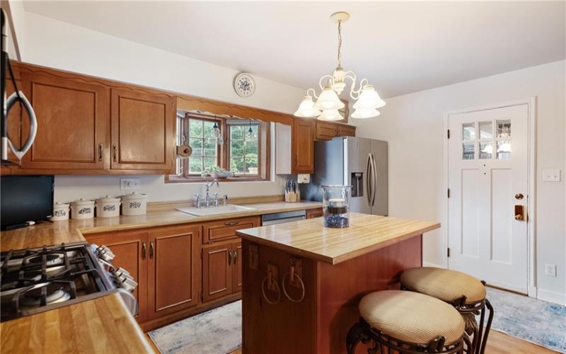 1301 Center Ave, New Kensington, 15068, 3 Bedrooms Bedrooms, 10 Rooms Rooms,3 BathroomsBathrooms,Residential,For Sale,Center Ave,1685221