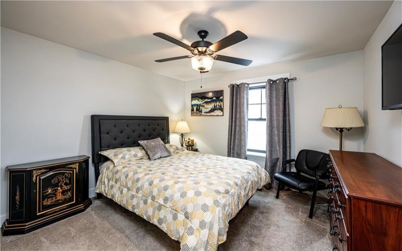 1006 Sweetgum Ct, Jeannette, 15644, 4 Bedrooms Bedrooms, 10 Rooms Rooms,2.1 BathroomsBathrooms,Residential,For Sale,Sweetgum Ct,1685583