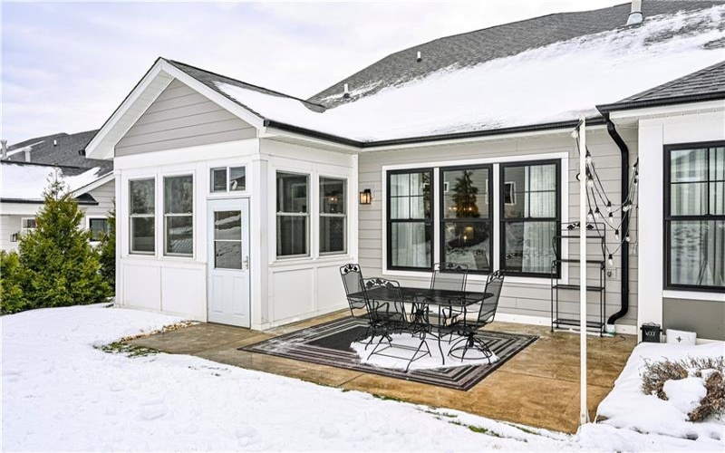 1006 Sweetgum Ct, Jeannette, 15644, 4 Bedrooms Bedrooms, 10 Rooms Rooms,2.1 BathroomsBathrooms,Residential,For Sale,Sweetgum Ct,1685583
