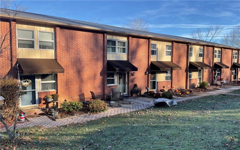 211 Oakview Dr, Ligonier, 15658, ,Multi-unit,For Sale,Oakview Dr,1685770