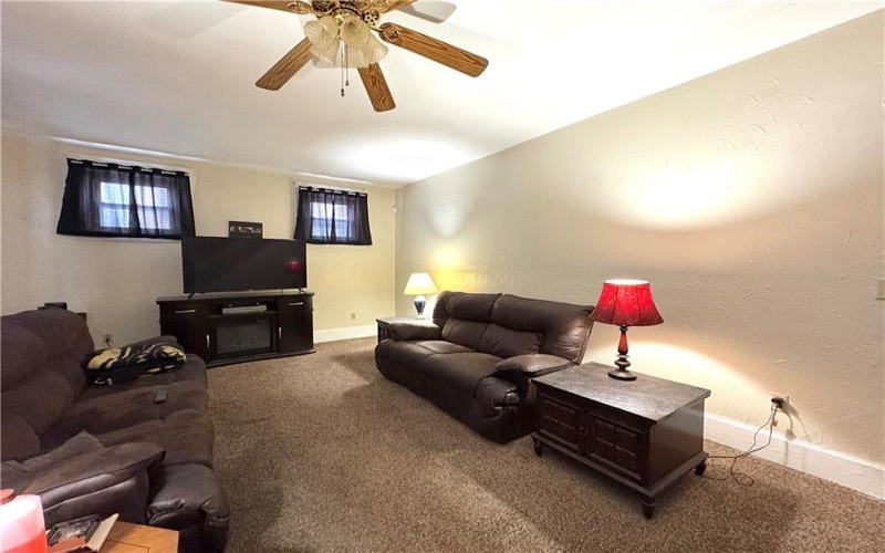 348 Frothingham Ave, Jeannette, 15644, 3 Bedrooms Bedrooms, 8 Rooms Rooms,1 BathroomBathrooms,Residential,For Sale,Frothingham Ave,1685759