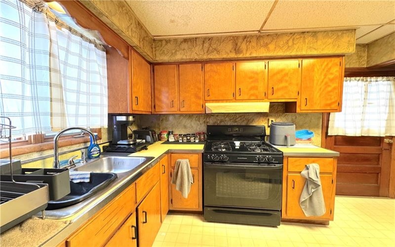348 Frothingham Ave, Jeannette, 15644, 3 Bedrooms Bedrooms, 8 Rooms Rooms,1 BathroomBathrooms,Residential,For Sale,Frothingham Ave,1685759