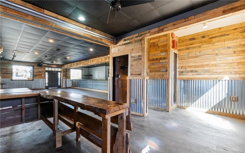 2222 Freeport Rd, New Kensington, 15068, ,Commercial-industrial-business,For Sale,Freeport Rd,1686112