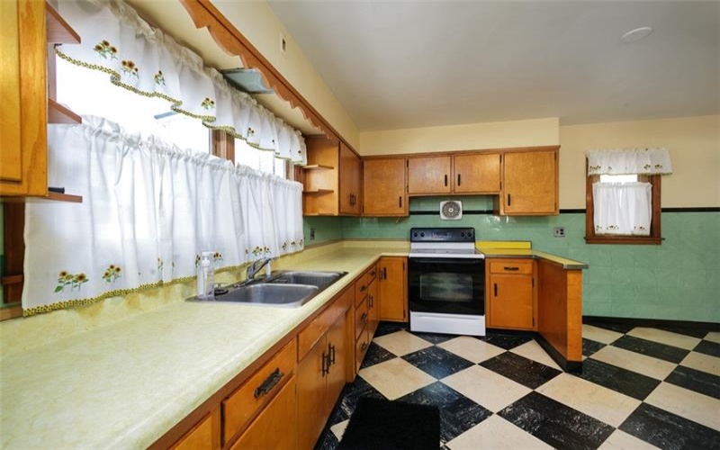 204 Liberty Street, Perryopolis, 15473, 3 Bedrooms Bedrooms, 10 Rooms Rooms,1.2 BathroomsBathrooms,Residential,For Sale,Liberty Street,1686473