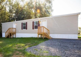 140 Roundtop Circle, Scottdale, 15683, 2 Bedrooms Bedrooms, ,2 BathroomsBathrooms,Residential,For Sale,Roundtop Circle,1686964