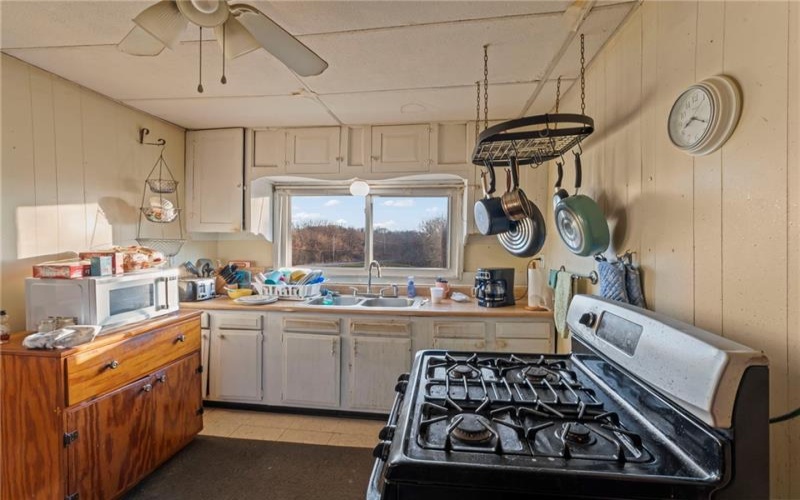 412 Majorsville Road, West Finley, 15377, 2 Bedrooms Bedrooms, 5 Rooms Rooms,1 BathroomBathrooms,Residential,For Sale,Majorsville Road,1687045