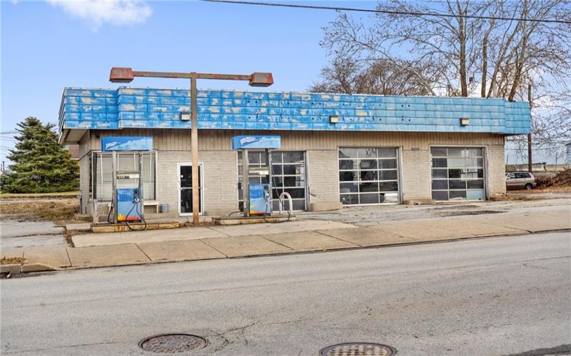 2400 Ligonier St, Latrobe, 15650, ,Commercial-industrial-business,For Sale,Ligonier St,1650562