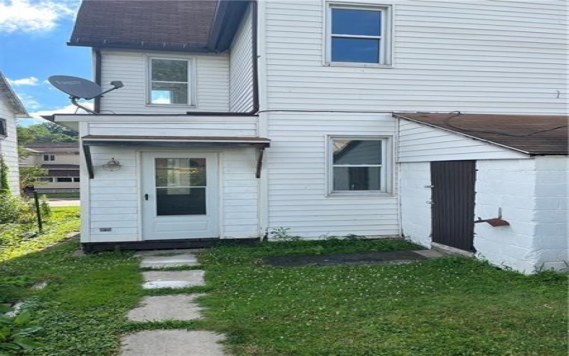 514 N Pittsburgh St, Connellsville, 15683, 3 Bedrooms Bedrooms, ,1 BathroomBathrooms,Lease,For Sale,N Pittsburgh St,1667712