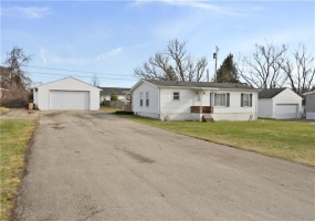 106 Seslar St, Jeanette, 15644, 3 Bedrooms Bedrooms, 7 Rooms Rooms,2 BathroomsBathrooms,Residential,For Sale,Seslar St,1687240