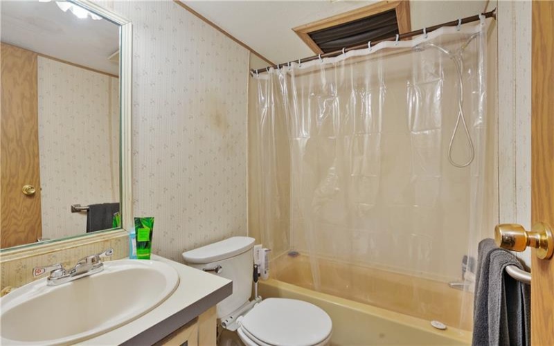 106 Seslar St, Jeanette, 15644, 3 Bedrooms Bedrooms, 7 Rooms Rooms,2 BathroomsBathrooms,Residential,For Sale,Seslar St,1687240