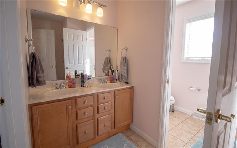 713 Bradgate Dr, Irwin, 15642, 4 Bedrooms Bedrooms, 12 Rooms Rooms,3.1 BathroomsBathrooms,Residential,For Sale,Bradgate Dr,1687288