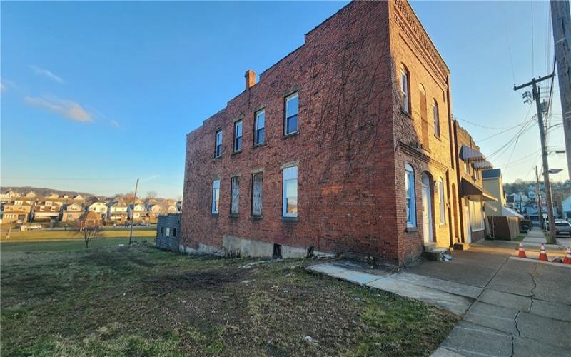 411-413 Linden Street, Vandergrift, 15690, 1 Bedroom Bedrooms, ,0.2 BathroomBathrooms,Residential,For Sale,Linden Street,1687341