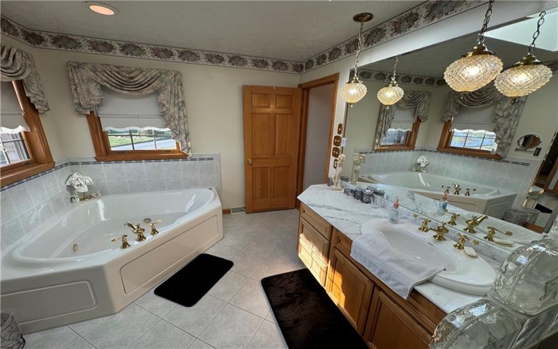 602 Skyline Drive, Rostraver Township, 15012, 4 Bedrooms Bedrooms, 14 Rooms Rooms,3.1 BathroomsBathrooms,Residential,For Sale,Skyline Drive,1687164