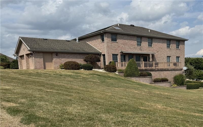 602 Skyline Drive, Rostraver Township, 15012, 4 Bedrooms Bedrooms, 14 Rooms Rooms,3.1 BathroomsBathrooms,Residential,For Sale,Skyline Drive,1687164