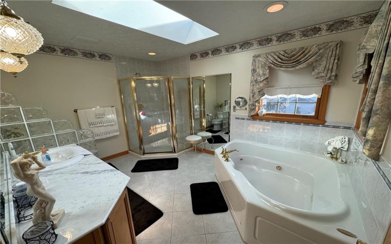 602 Skyline Drive, Rostraver Township, 15012, 4 Bedrooms Bedrooms, 14 Rooms Rooms,3.1 BathroomsBathrooms,Residential,For Sale,Skyline Drive,1687164
