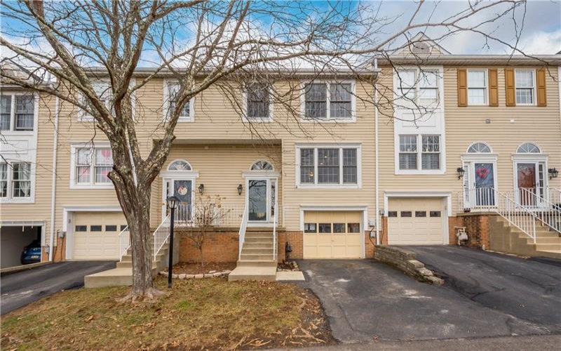 4 Cherryhurst Ln, Bridgeville, 15017, 3 Bedrooms Bedrooms, 8 Rooms Rooms,1.1 BathroomsBathrooms,Residential,For Sale,Cherryhurst Ln,1687498