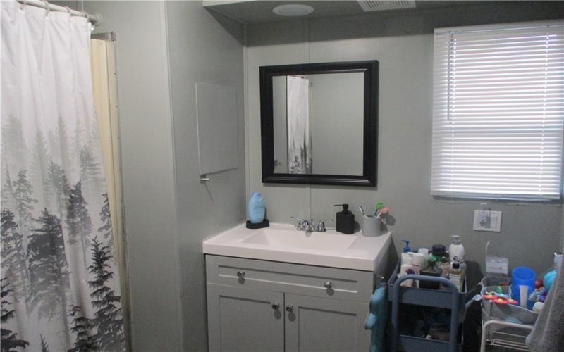 134 Castle Rd, Washington, 15301, 2 Bedrooms Bedrooms, 5 Rooms Rooms,1 BathroomBathrooms,Residential,For Sale,Castle Rd,1687151
