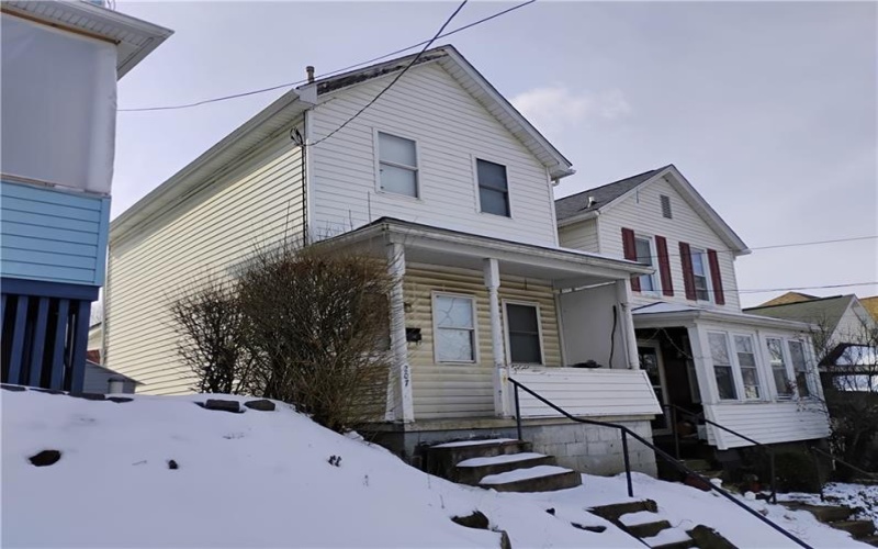 207 Emerson St, Vandergrift, 15690, 2 Bedrooms Bedrooms, ,1 BathroomBathrooms,Residential,For Sale,Emerson St,1687673