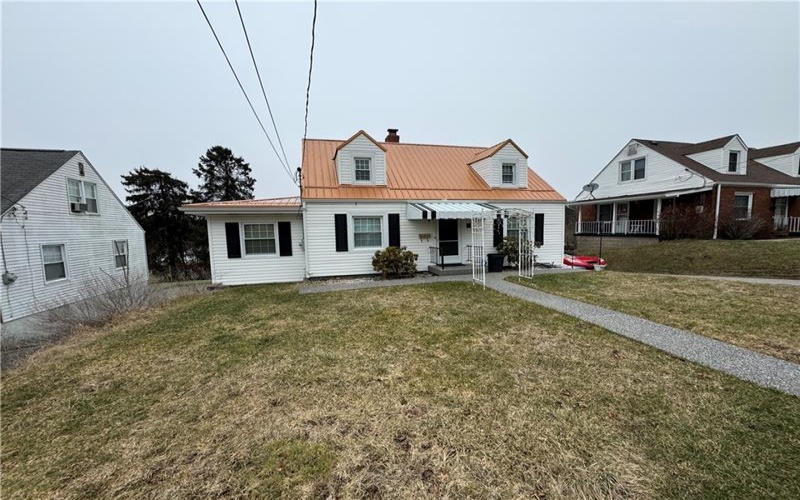 11 Washington Drive, Monessen, 15062, 4 Bedrooms Bedrooms, 10 Rooms Rooms,2 BathroomsBathrooms,Residential,For Sale,Washington Drive,1687852