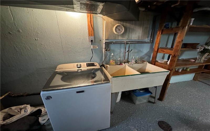 11 Washington Drive, Monessen, 15062, 4 Bedrooms Bedrooms, 10 Rooms Rooms,2 BathroomsBathrooms,Residential,For Sale,Washington Drive,1687852