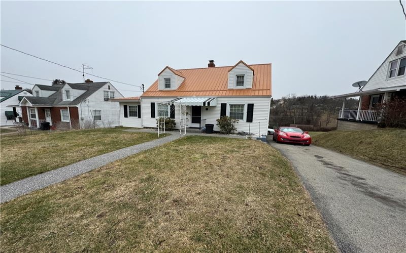 11 Washington Drive, Monessen, 15062, 4 Bedrooms Bedrooms, 10 Rooms Rooms,2 BathroomsBathrooms,Residential,For Sale,Washington Drive,1687852