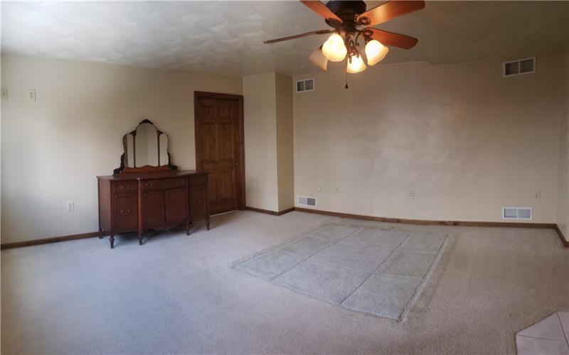 10150 Fairmont St, Irwin, 15642, 3 Bedrooms Bedrooms, 9 Rooms Rooms,2.1 BathroomsBathrooms,Residential,For Sale,Fairmont St,1688398