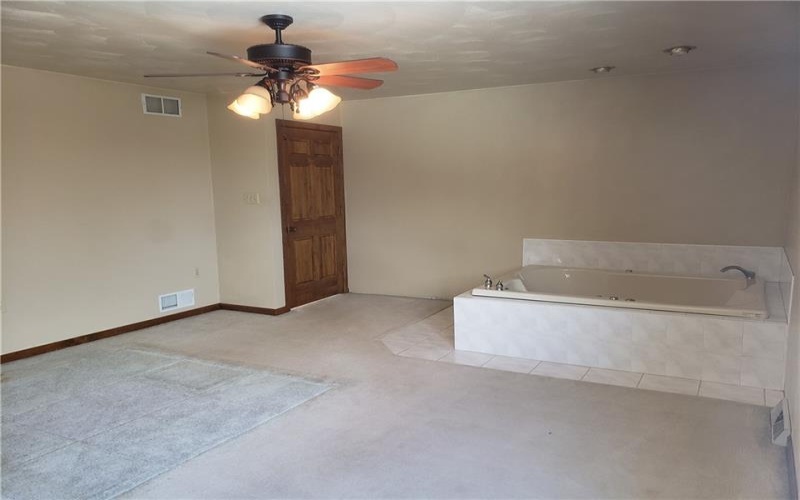 10150 Fairmont St, Irwin, 15642, 3 Bedrooms Bedrooms, 9 Rooms Rooms,2.1 BathroomsBathrooms,Residential,For Sale,Fairmont St,1688398