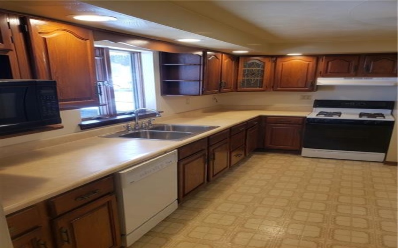 10150 Fairmont St, Irwin, 15642, 3 Bedrooms Bedrooms, 9 Rooms Rooms,2.1 BathroomsBathrooms,Residential,For Sale,Fairmont St,1688398