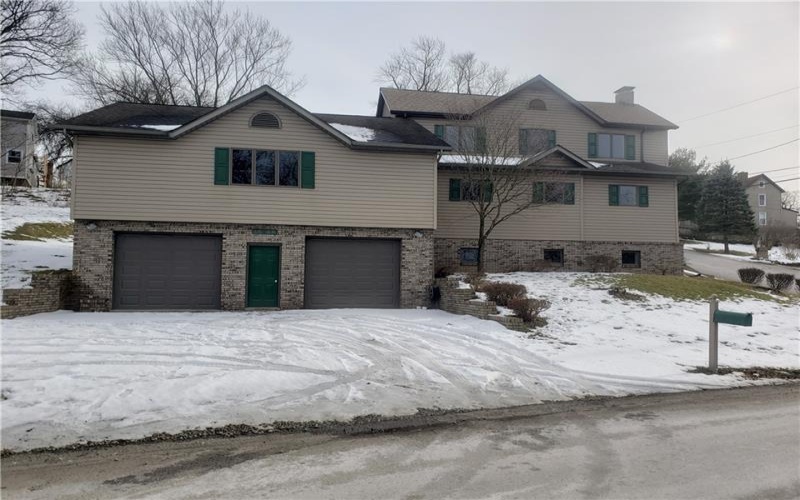 10150 Fairmont St, Irwin, 15642, 3 Bedrooms Bedrooms, 9 Rooms Rooms,2.1 BathroomsBathrooms,Residential,For Sale,Fairmont St,1688398