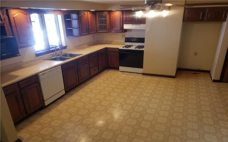 10150 Fairmont St, Irwin, 15642, 3 Bedrooms Bedrooms, 9 Rooms Rooms,2.1 BathroomsBathrooms,Residential,For Sale,Fairmont St,1688398