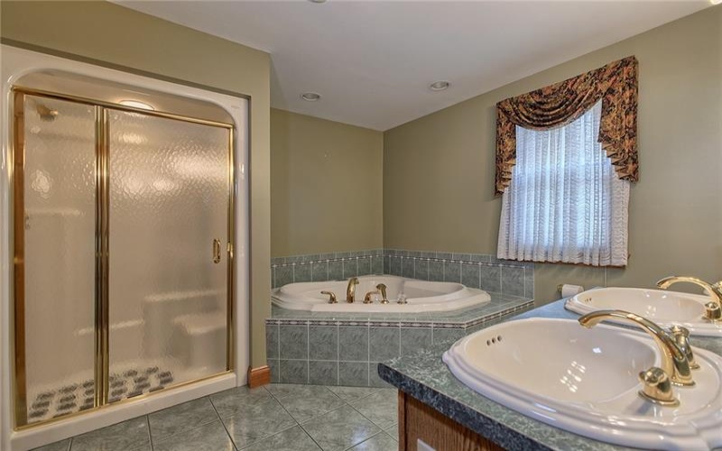 1061 Frye Road, Jeannette, 15644, 4 Bedrooms Bedrooms, 10 Rooms Rooms,3.1 BathroomsBathrooms,Residential,For Sale,Frye Road,1688591