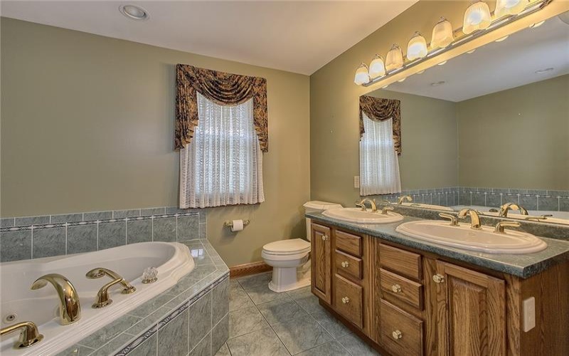 1061 Frye Road, Jeannette, 15644, 4 Bedrooms Bedrooms, 10 Rooms Rooms,3.1 BathroomsBathrooms,Residential,For Sale,Frye Road,1688591