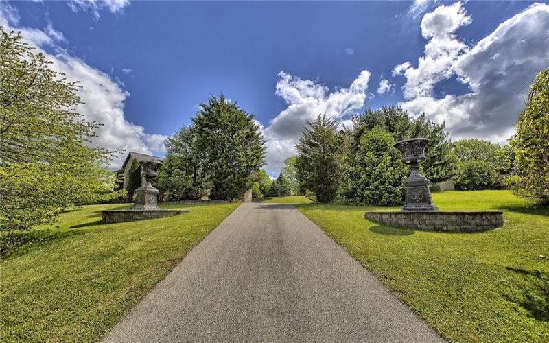 1061 Frye Road, Jeannette, 15644, 4 Bedrooms Bedrooms, 10 Rooms Rooms,3.1 BathroomsBathrooms,Residential,For Sale,Frye Road,1688591