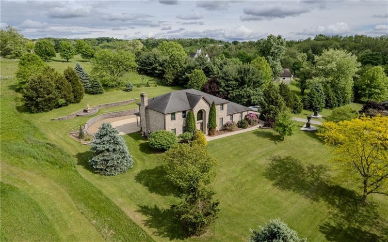 1061 Frye Road, Jeannette, 15644, 4 Bedrooms Bedrooms, 10 Rooms Rooms,3.1 BathroomsBathrooms,Residential,For Sale,Frye Road,1688591