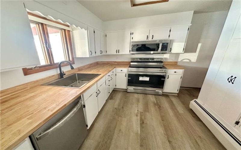 302 Main Street, Masontown, 15461, 4 Bedrooms Bedrooms, 13 Rooms Rooms,2.1 BathroomsBathrooms,Residential,For Sale,Main Street,1688930