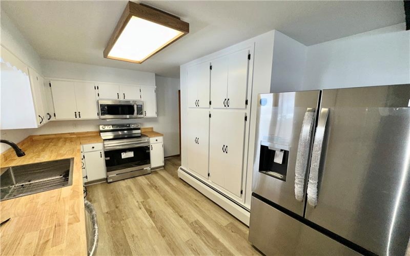302 Main Street, Masontown, 15461, 4 Bedrooms Bedrooms, 13 Rooms Rooms,2.1 BathroomsBathrooms,Residential,For Sale,Main Street,1688930