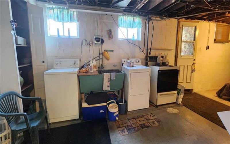 156 Oakland Ave, Uniontown, 15401, 4 Bedrooms Bedrooms, ,2.1 BathroomsBathrooms,Residential,For Sale,Oakland Ave,1688855