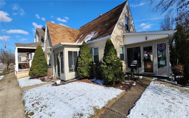 156 Oakland Ave, Uniontown, 15401, 4 Bedrooms Bedrooms, ,2.1 BathroomsBathrooms,Residential,For Sale,Oakland Ave,1688855