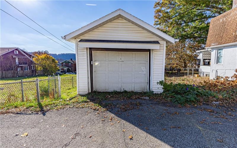 1312 Woodmont Ave, New Kensington, 15068, 4 Bedrooms Bedrooms, ,1 BathroomBathrooms,Residential,For Sale,Woodmont Ave,1688947