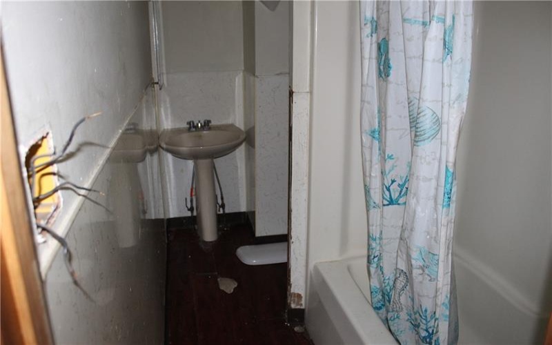 493 Sixth St, Donora, 15033, 5 Bedrooms Bedrooms, 9 Rooms Rooms,1 BathroomBathrooms,Residential,For Sale,Sixth St,1688963