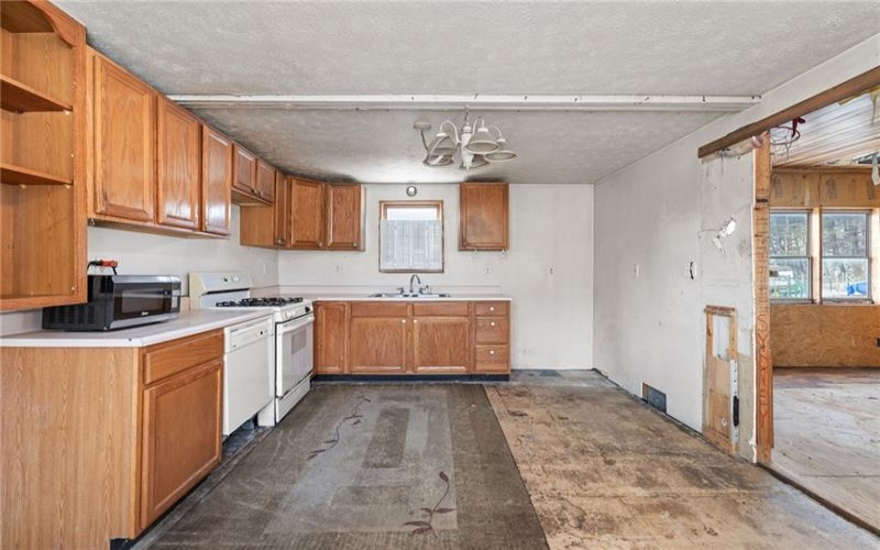 14 Hubbard Rd, Burgettstown, 15021, 2 Bedrooms Bedrooms, ,1.1 BathroomsBathrooms,Residential,For Sale,Hubbard Rd,1689369