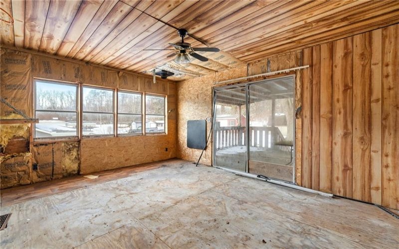 14 Hubbard Rd, Burgettstown, 15021, 2 Bedrooms Bedrooms, ,1.1 BathroomsBathrooms,Residential,For Sale,Hubbard Rd,1689369