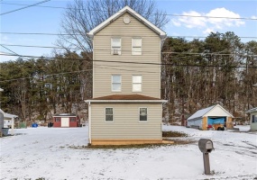 14 Hubbard Rd, Burgettstown, 15021, 2 Bedrooms Bedrooms, ,1.1 BathroomsBathrooms,Residential,For Sale,Hubbard Rd,1689369