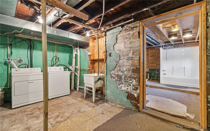 14 Hubbard Rd, Burgettstown, 15021, 2 Bedrooms Bedrooms, ,1.1 BathroomsBathrooms,Residential,For Sale,Hubbard Rd,1689369