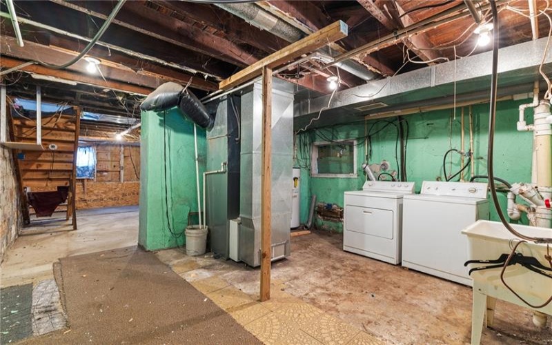 14 Hubbard Rd, Burgettstown, 15021, 2 Bedrooms Bedrooms, ,1.1 BathroomsBathrooms,Residential,For Sale,Hubbard Rd,1689369