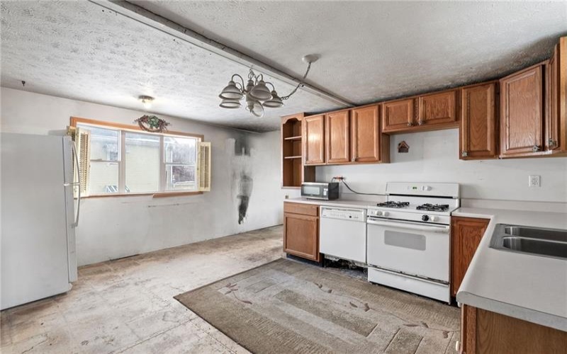 14 Hubbard Rd, Burgettstown, 15021, 2 Bedrooms Bedrooms, ,1.1 BathroomsBathrooms,Residential,For Sale,Hubbard Rd,1689369