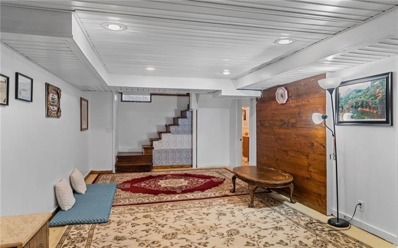 701 Cowan Ave, Jeannette, 15644, 4 Bedrooms Bedrooms, 10 Rooms Rooms,1.1 BathroomsBathrooms,Residential,For Sale,Cowan Ave,1689525